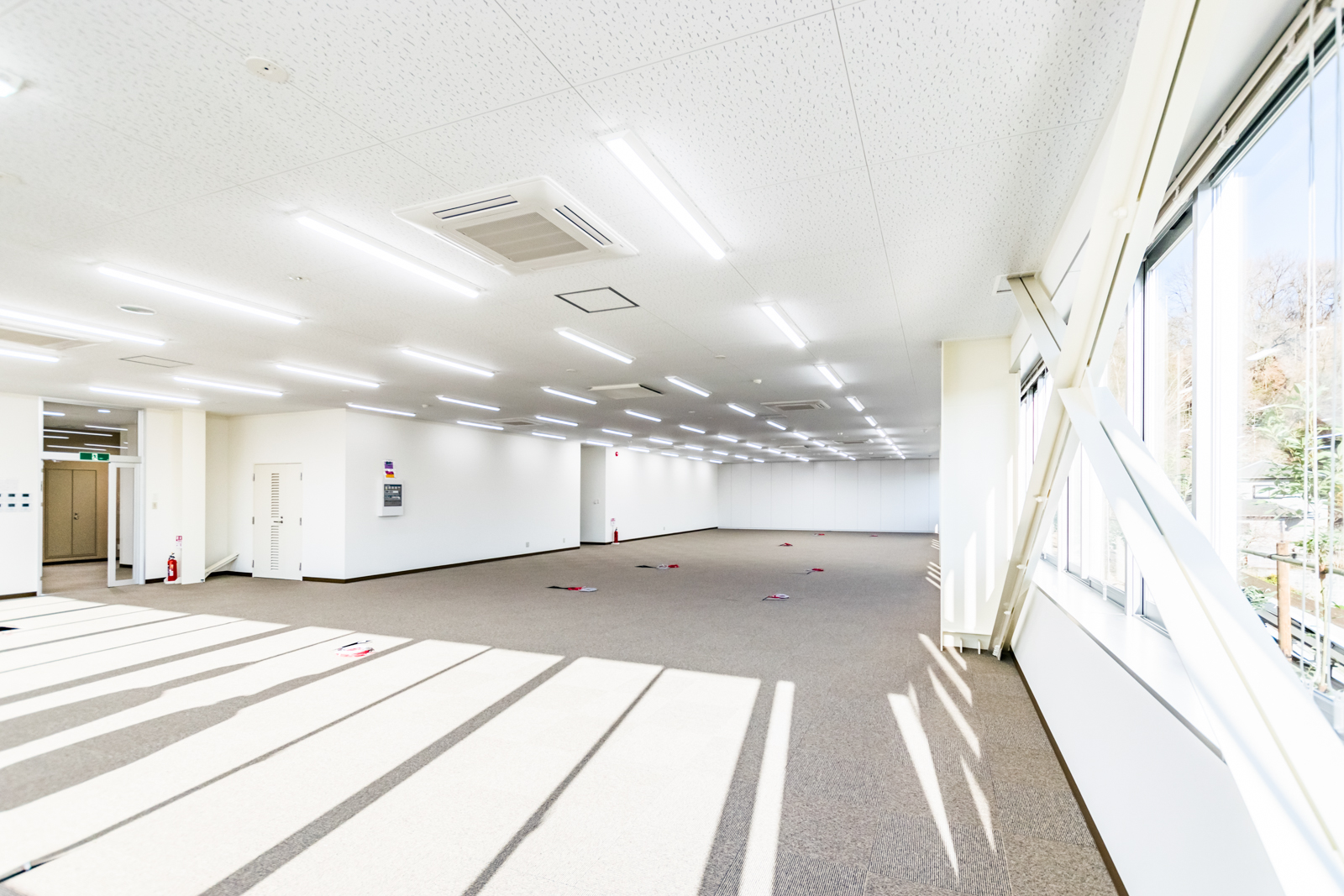 事務所棟-PHOTO内観_1F-JKR執務室_003-8
