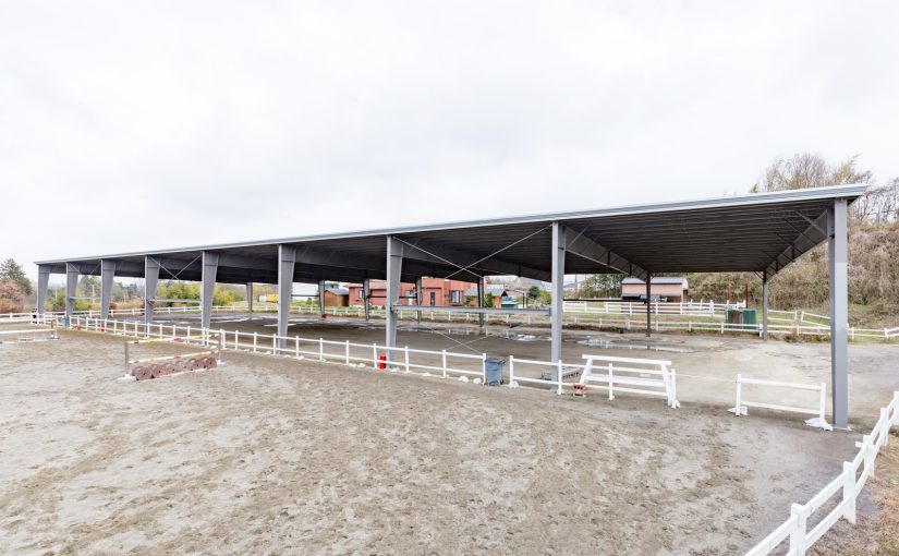 乗馬クラブ　スタリオンステーブル　屋根つき馬場