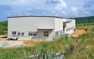 どなん国泉泡盛合名会社 本社工場