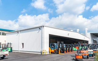 トヨタL＆F近畿株式会社 摂津中古車センター大型車両倉庫