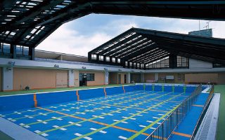 京都市立御所南小学校 全天候型プール開閉式屋根
