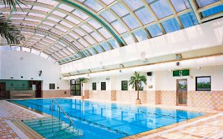 一宮インドアプール 開閉式ドーム屋根