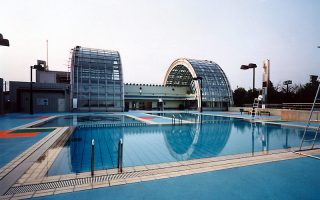 東綾瀬公園プール上屋