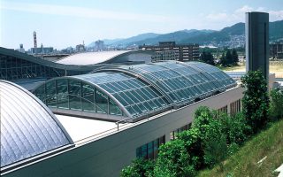 東区スポーツセンタープール屋根