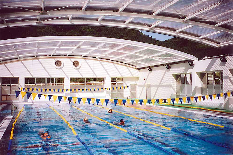 佐伯市立本匠中学校 プール開閉式屋根 システム建築実績no 1 横河システム建築 佐伯市立本匠中学校 プール開閉式屋根 システム建築実績no 1 横河システム建築