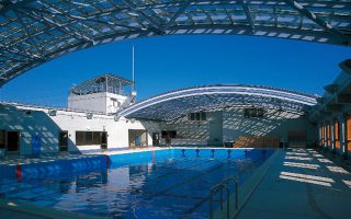 町田市立鶴川中学校 温水プール開閉式屋根