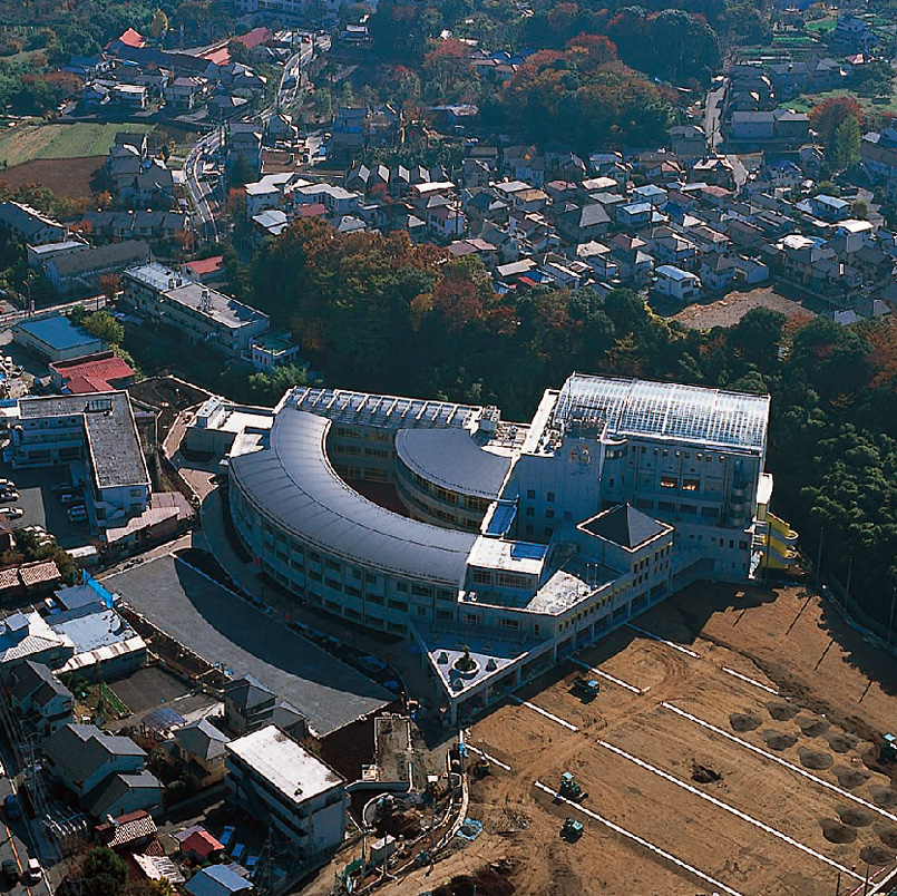 町田市立鶴川中学校 温水プール開閉式屋根 システム建築実績no 1 横河システム建築 町田市立鶴川中学校 温水プール開閉式屋根 システム建築実績no 1 横河システム建築