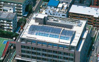 荒川区立諏訪台中学校 ドームつきプール開閉屋根