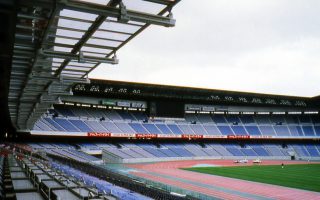 日産スタジアム 可動庇