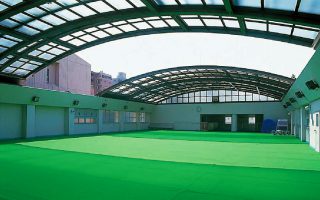 文京区立本郷台中学校 屋上プール開閉式屋根