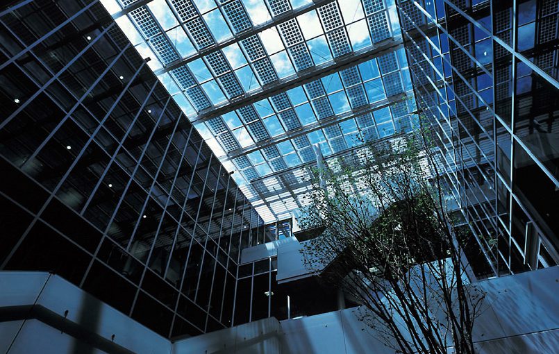 ローム株式会社 本社厚生棟 太陽光発電（開閉式トップライト）
