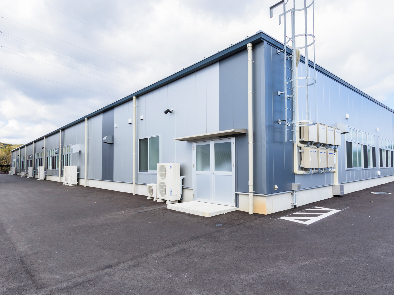 Exterior-3.JPG