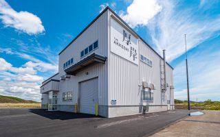 堅展実業株式会社 厚岸蒸溜所充填棟