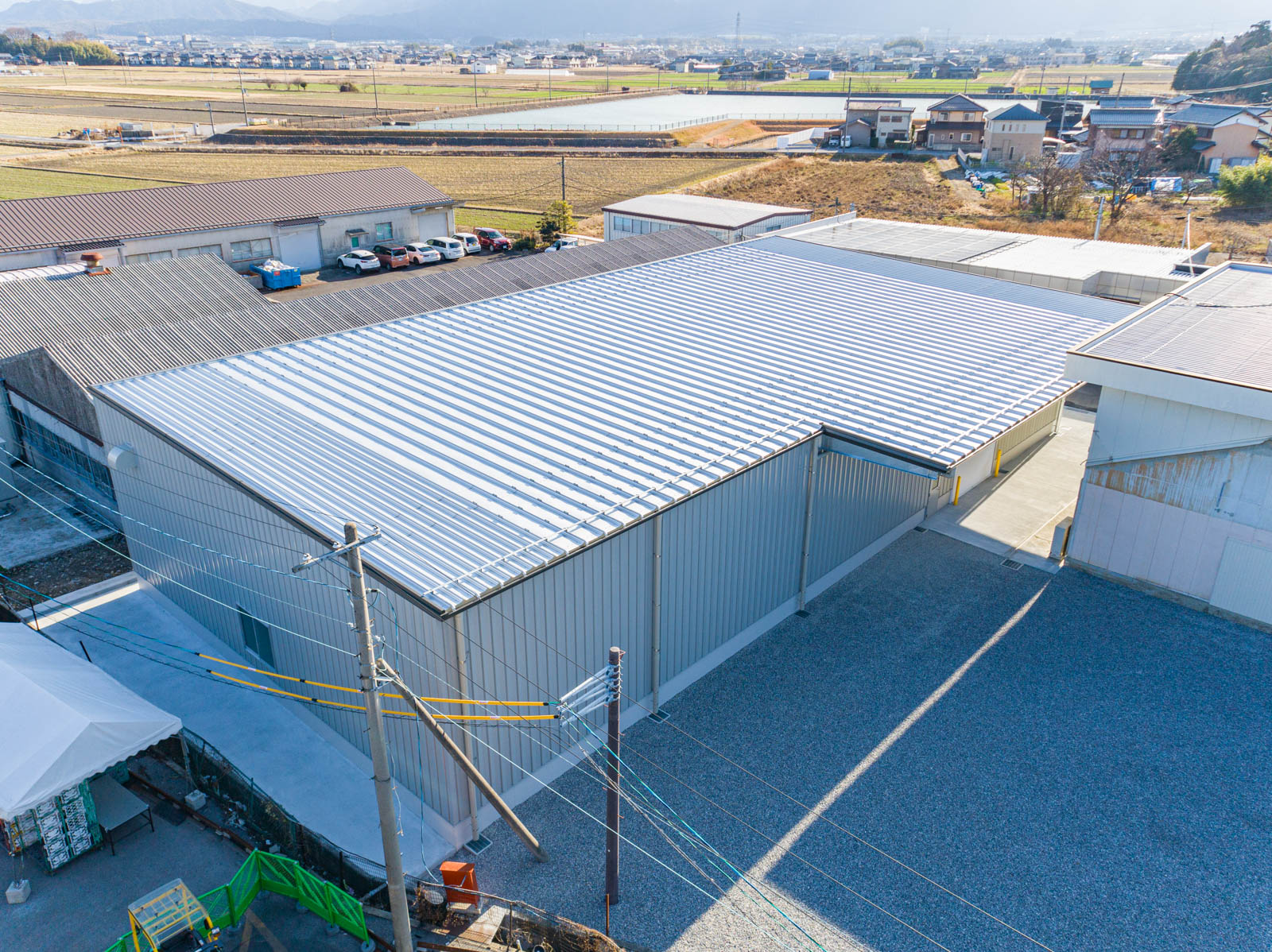 滋賀麻工業株式会社 本社工場新倉庫棟 - システム建築実績No.1 横河ブリッジシステム建築