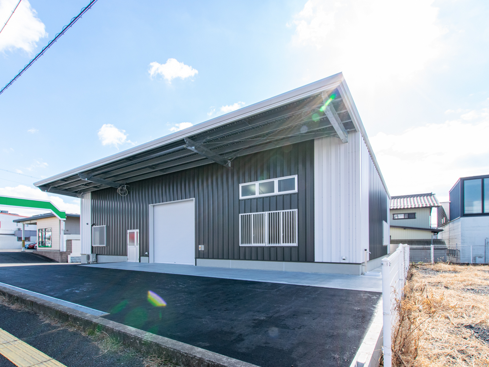 日本リステン株式会社 倉庫兼事務所