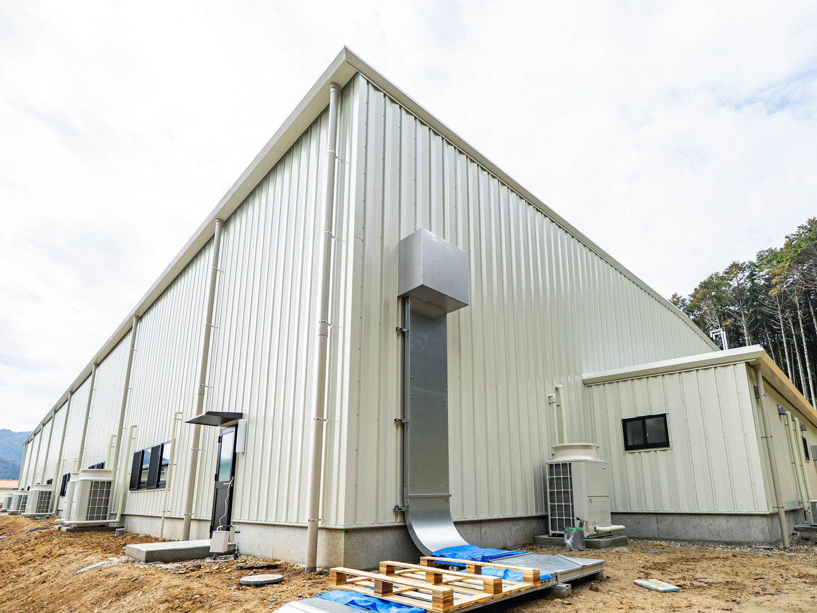 Exterior-5.JPG