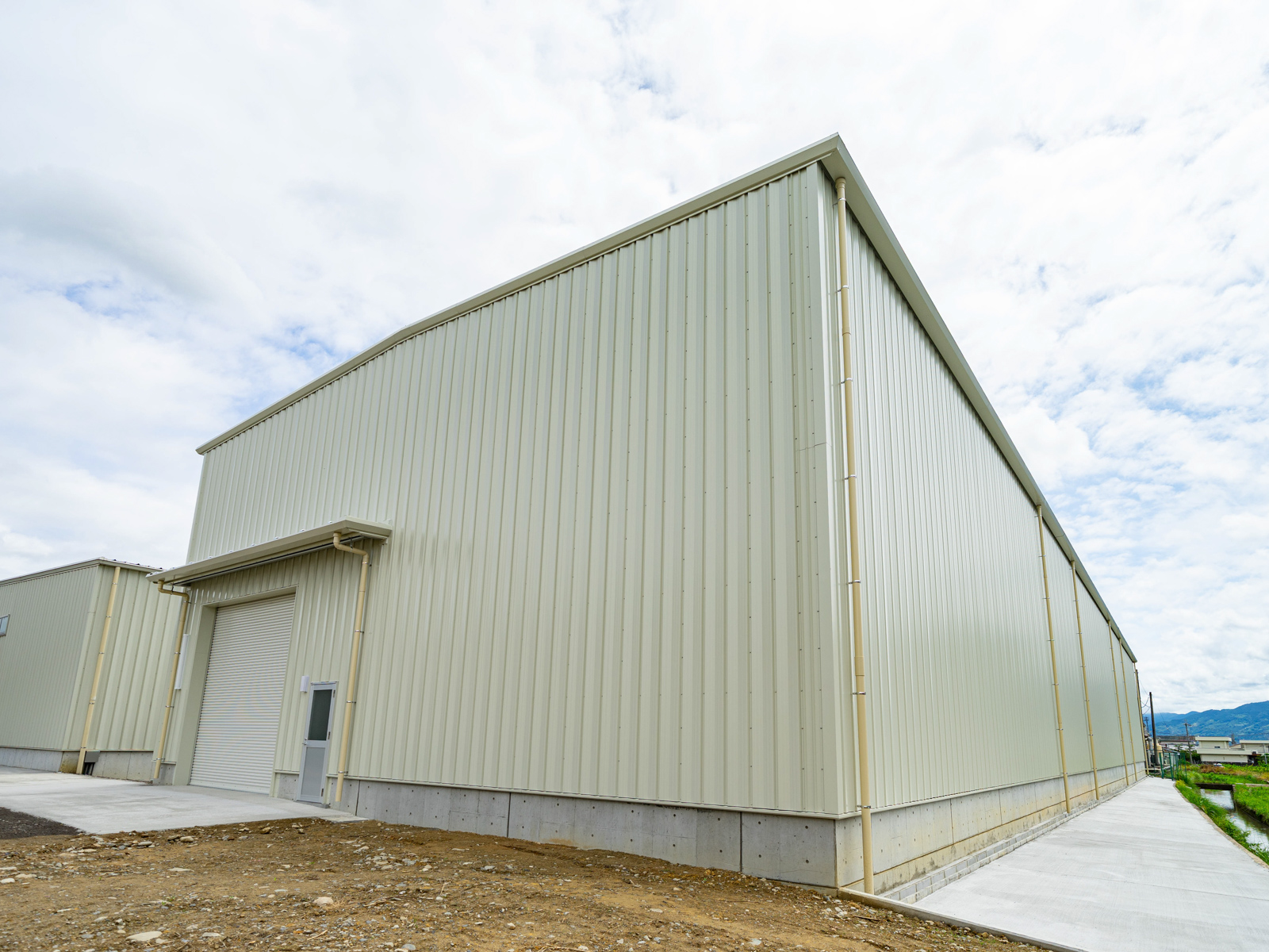 Exterior-3.JPG