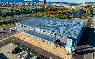 WEINS PARK 海老名 新車販売棟